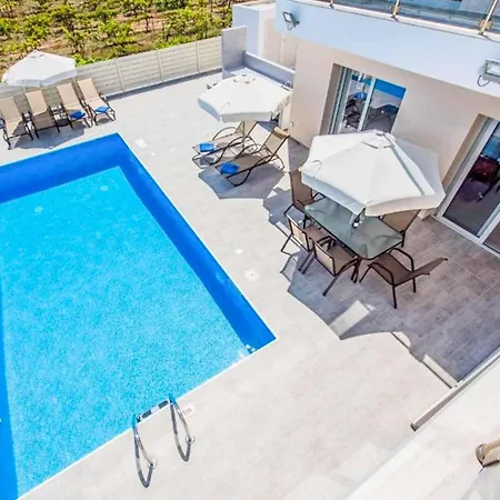 Demitrios Vine וילה