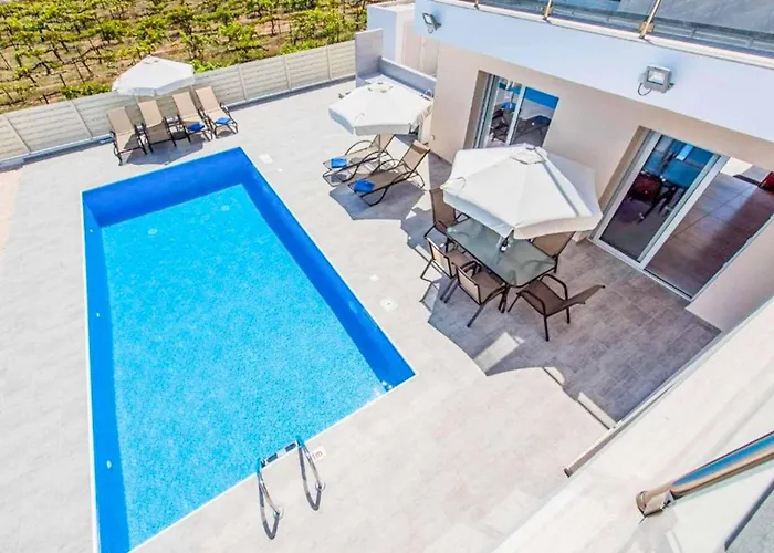 Demitrios Vine Villa