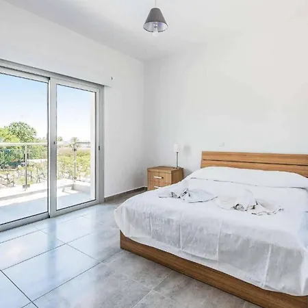 Demitrios Vine Villa Peyia