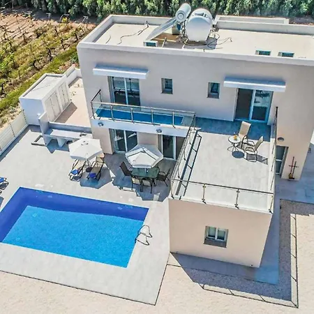 Demitrios Vine Peyia